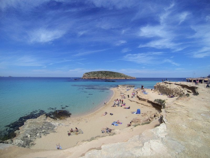 Praia paradisíaca em Ibiza