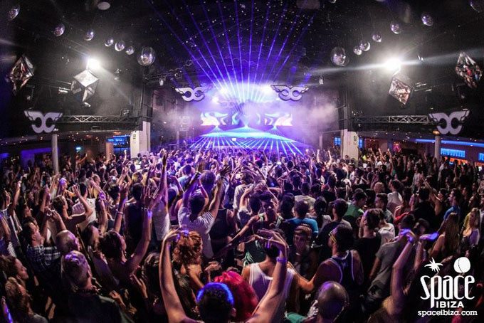 As melhores festas e discotecas de Ibiza