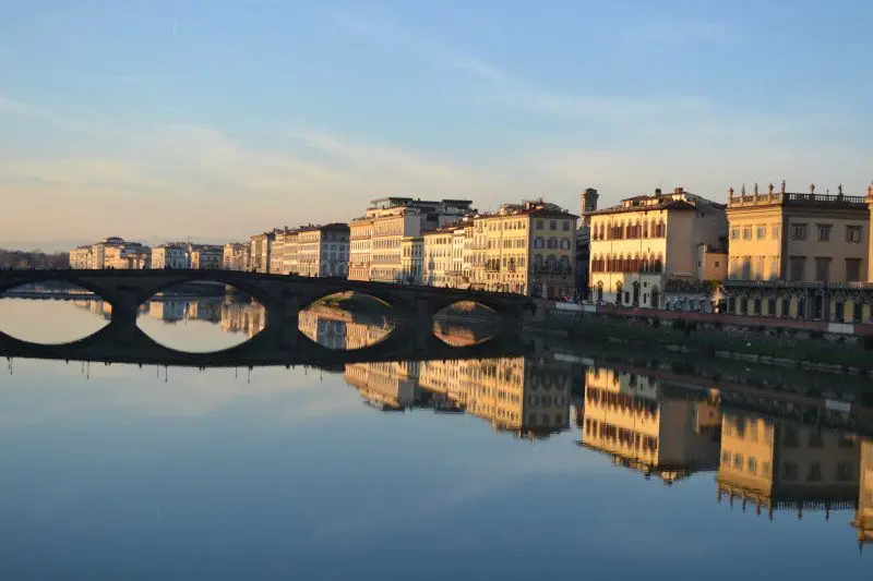 rio arno florença italia