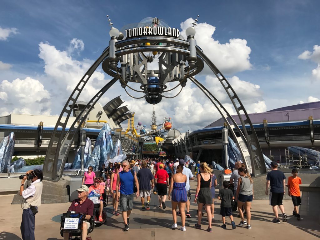 A entrada do Tomorrowland, no Magic Kingdom