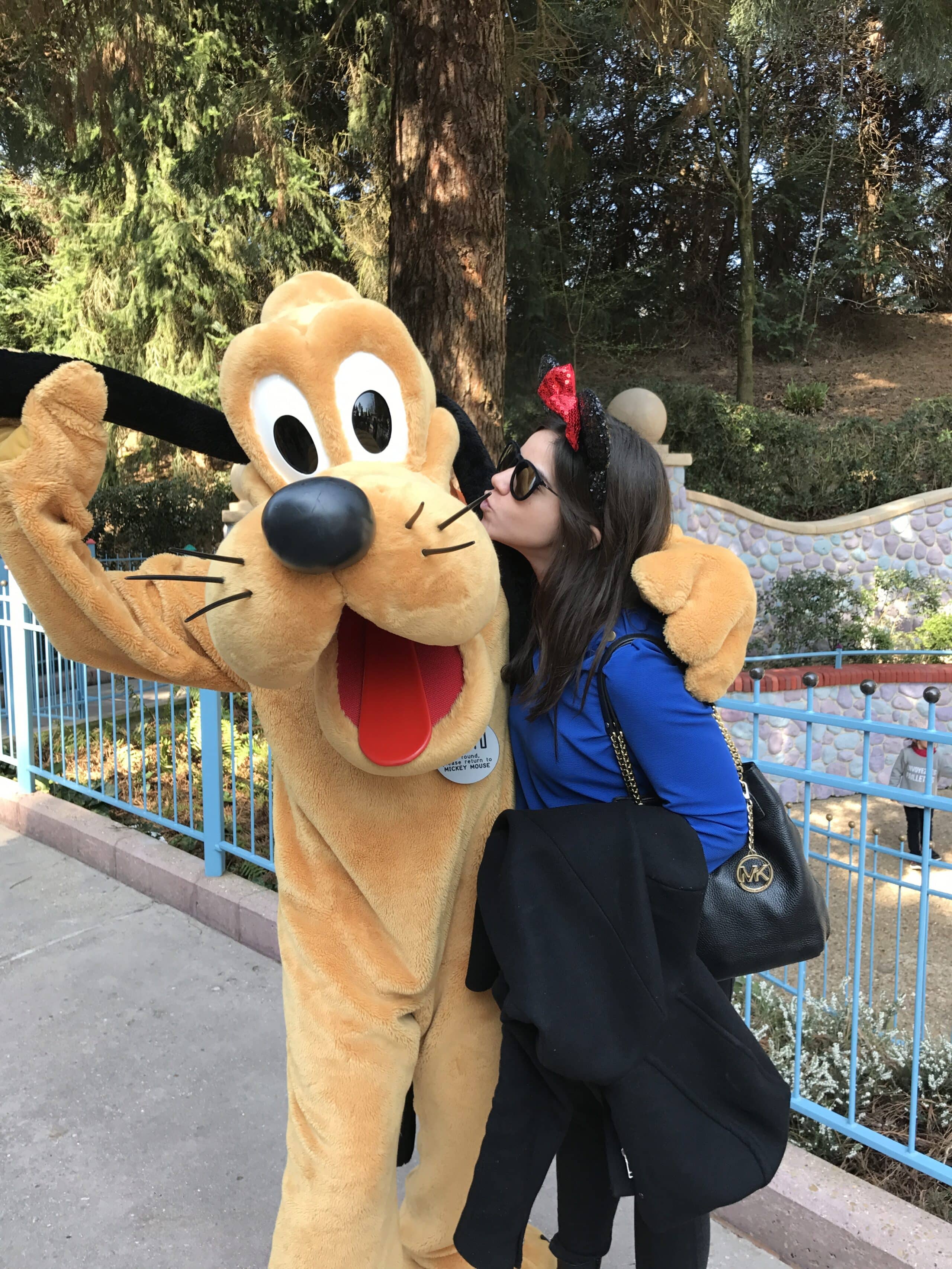 Abraçando Pluto Por Barbara Tigre