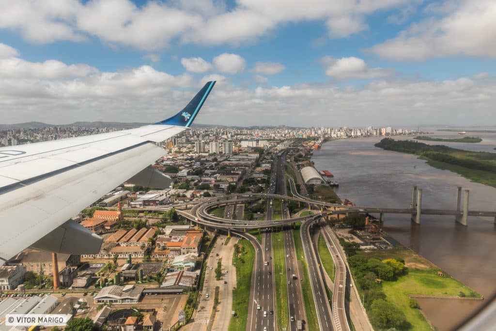 voo por cima da cidade de porto alegre no rio grande do sul