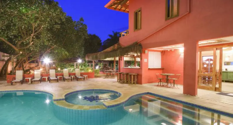 Pousada em Maresias: Piscina na Pousada Porto Mare Maresias