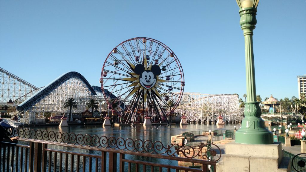 Vista da montanha-russa do Mickey Mouse, no Disney Califórnia Adventure. Foto da autora do post.
