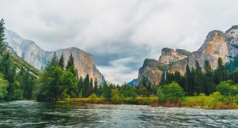 Vista de Yosemite Valley, no Yosemite National Park da Califórnia