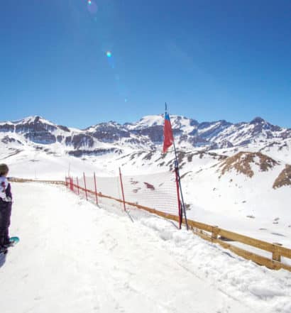 Pista de esqui coberta de neve no Valle Nevado. Foto do site oficial.
