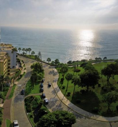 Belmond Miraflores, um dos hoteis de luxo em Lima, localizado em área verde próximo ao oceano