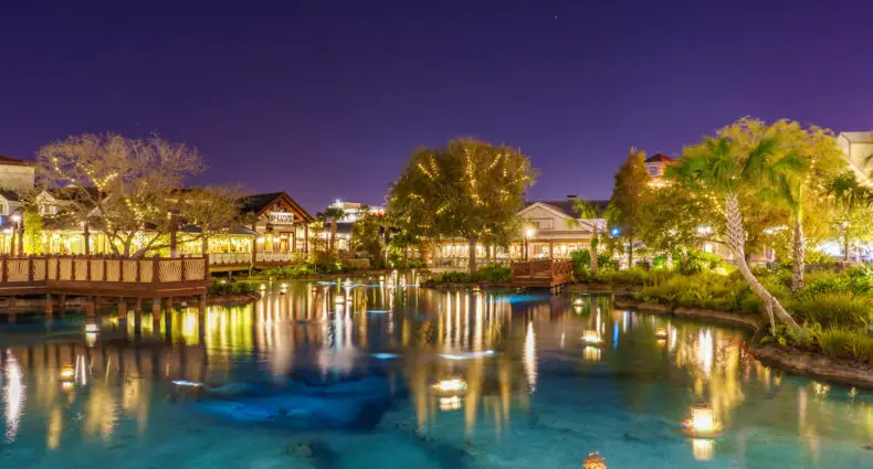 Disney springs em orlando a noite