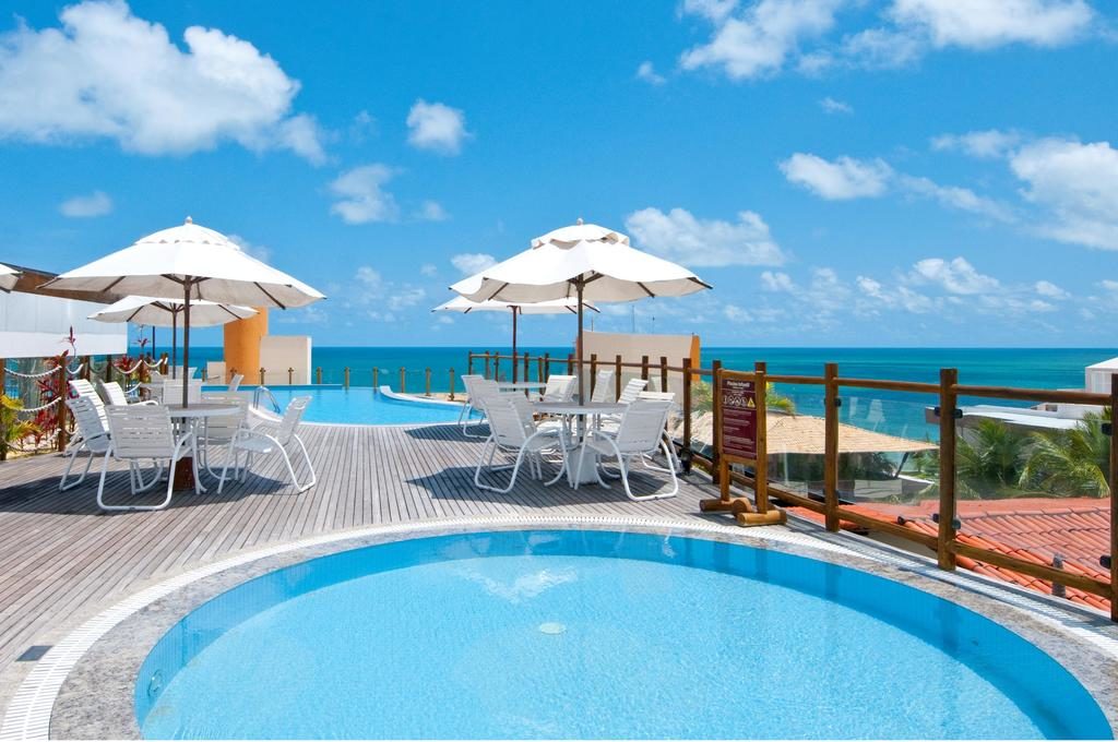 Piscina com vista no Pontalmar Praia Hotel