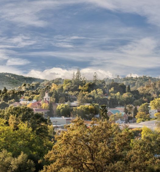 Vista aérea de Tuolumne County, na Califórnia