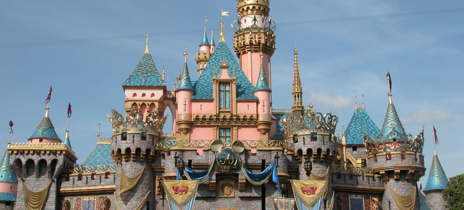 O castelo da Bela Adormecida na Disney da Califórnia