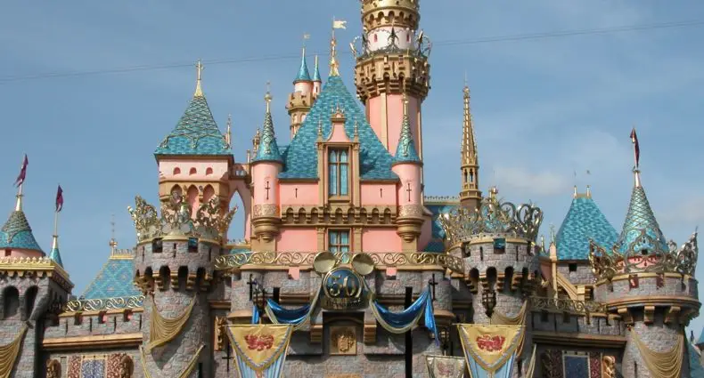 O castelo da Bela Adormecida na Disney da Califórnia
