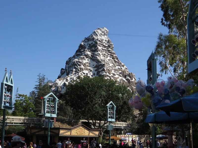 A Matterhorn Bobsleds no Disneyland Park