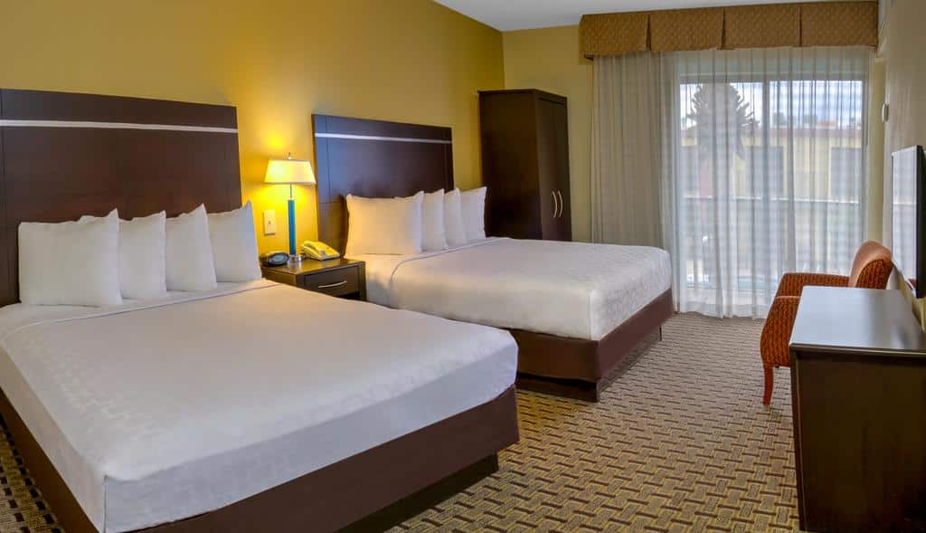 Quarto duplo do Midpointe Hotel by Rosen Hotels & Resorts