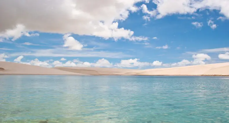 Foto de paisagem dos Lençóis Maranhenses, um dos destinos visitados durante a Rota das Emoçoes