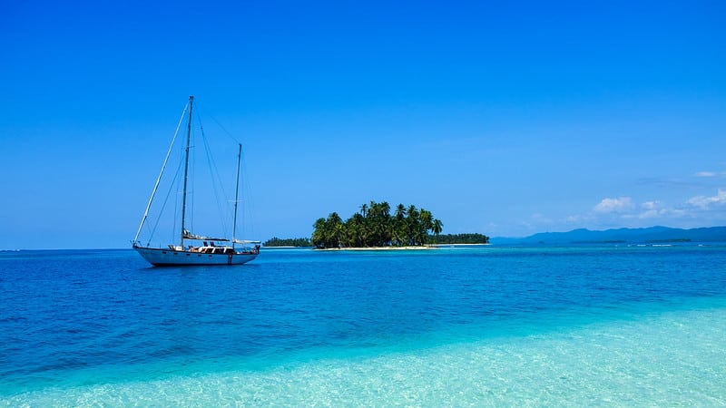Foto de água azul incrível no arquipélago de San Blas, no Panamá