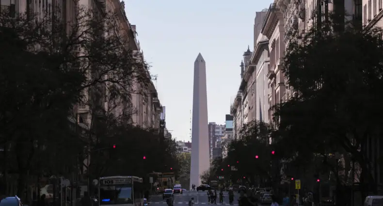 vista central do obelisco buenos aires de buenos aires na argentina