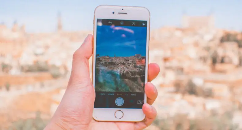 mão seguro um iphone 6 em toledo, espanha