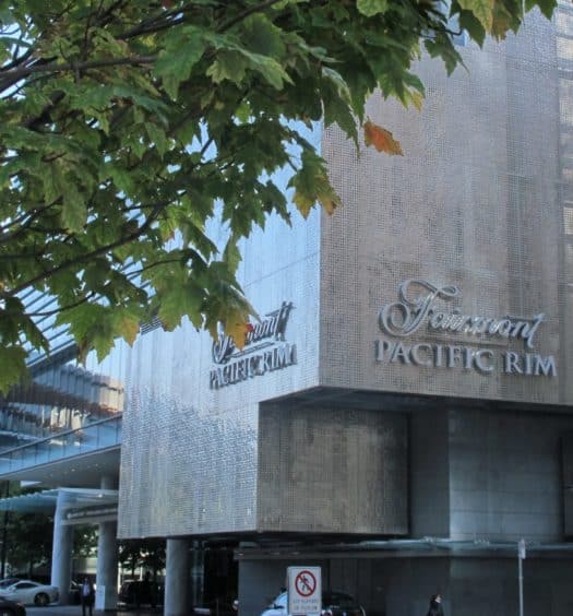 Fachada do hotel Fairmont Pacific Rim, em Vancouver, Canadá