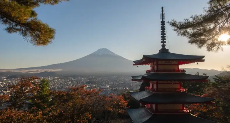 Monte Fuji e castelo típico do Japão