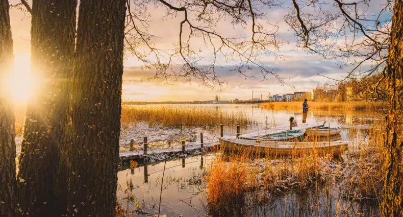paisagem do lago em helsinki na Finlandia