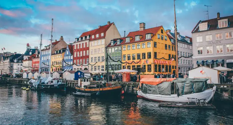 Canal de Nyhavn em Copenhagen na Dinamarca