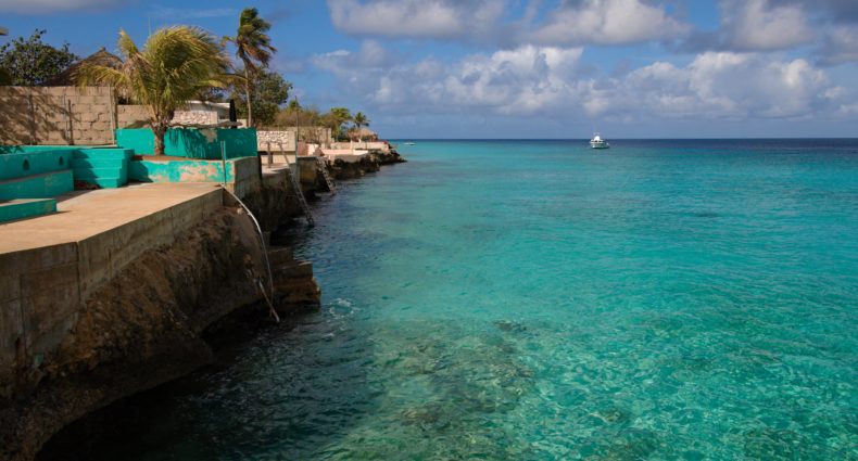 costa litorânea da ilha Bonaire, no caribe