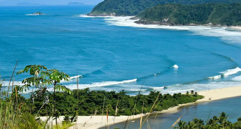 Vista panorâmica da praia de Barra do Una, em São Sebastião