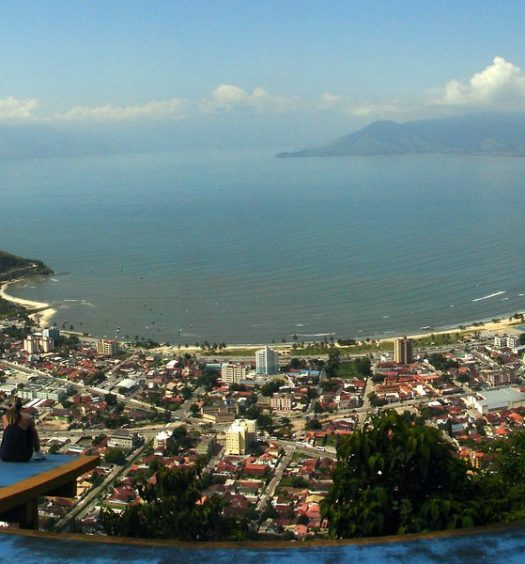 Vista do Morro do Santo Antônio para o mar em Caraguatatuba