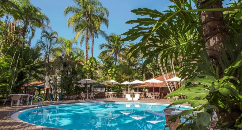 Piscina do Hotel Aldeia do Sahy, opção entre as pousadas na Barra do Sahy