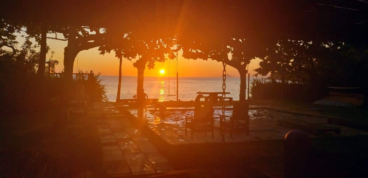 por do sol na praia Toque Toque Grande vista do airbnb Estrela do Mar