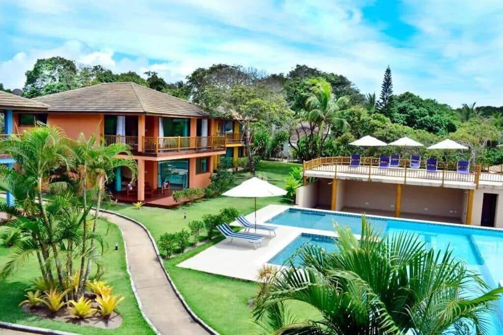 Casa Bela Ana - maravilhoso condomínio com piscina 50mts da praia