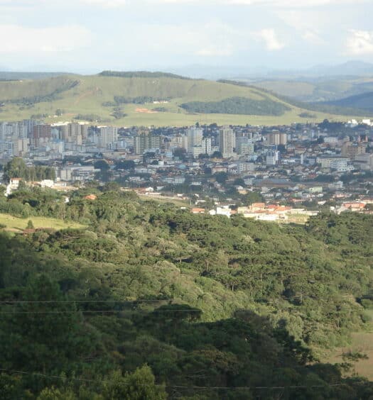 Vista panorâmica da cidade de Lages, na serra catarinense, para ilustrar post de pousadas em Lages