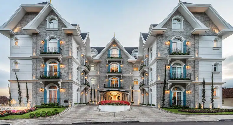 Fachada do melhor hotel do mundo em Gramado, o Hotel Colline de France