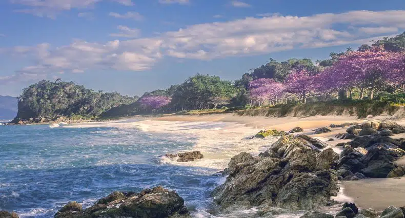 Praia Grossa, em Itapema, ilustrando post de pousadas em Santa Catarina