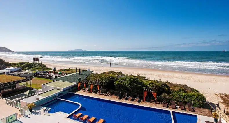 Vista da praia a partir de um dos hotéis em Florianópolis
