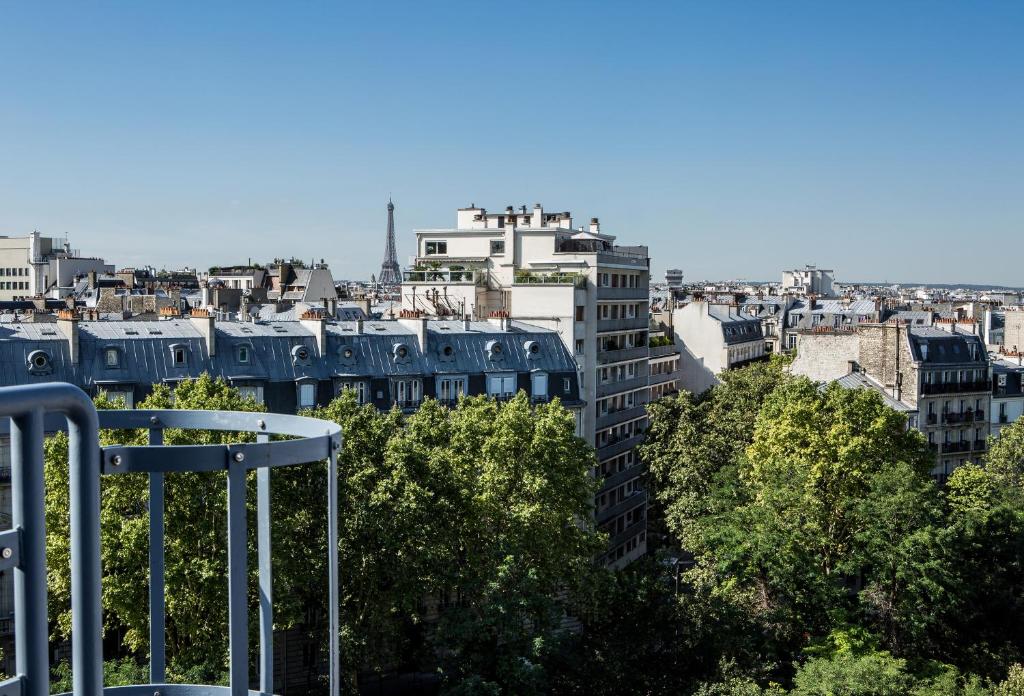 Vista de um dos hotéis Mercure em Paris, o Mercure Paris 17 Batignolles