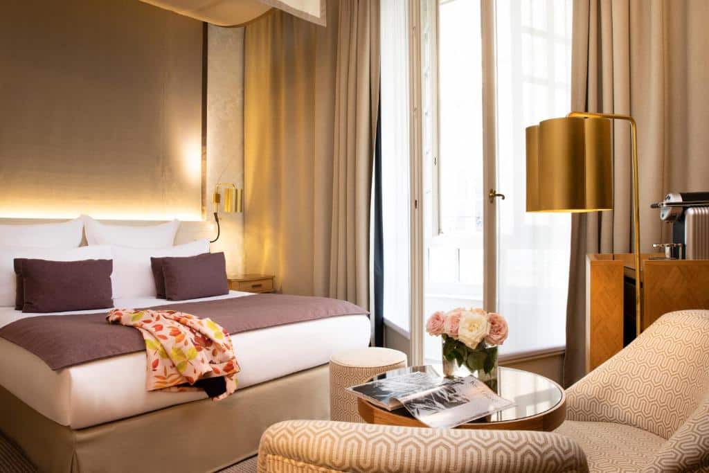Um dos hotéis românticos em Paris