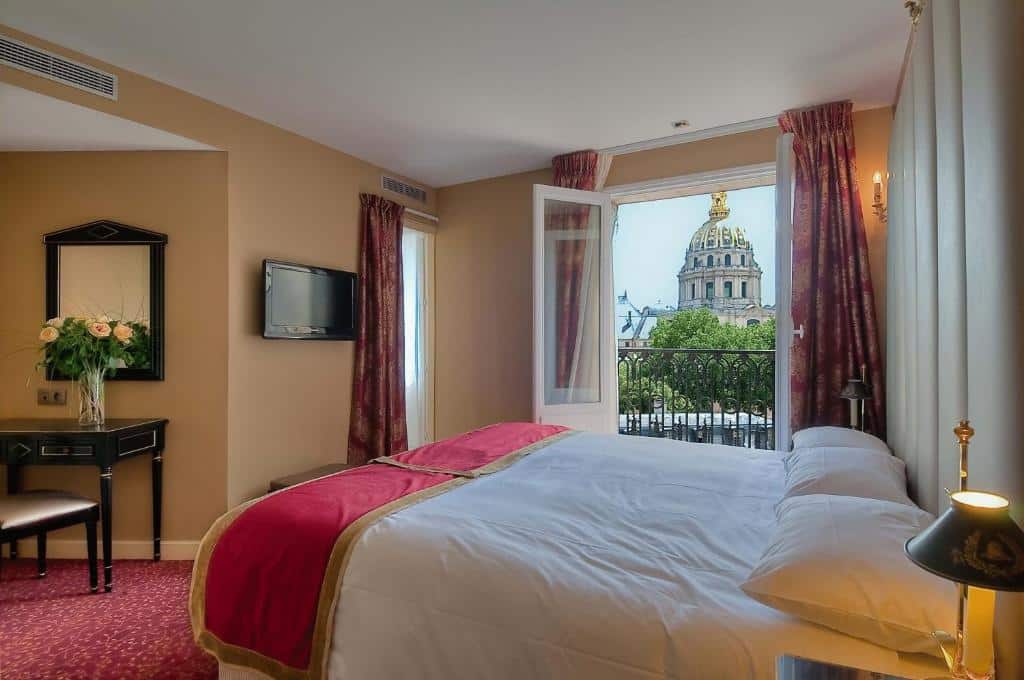 Um dos hotéis perto da Torre Eiffel