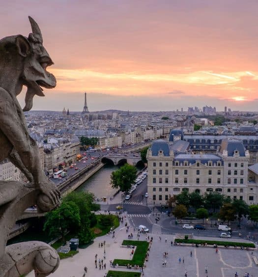 Horizonte de Paris, com monumentos à vista, ilustrando post de hotéis baratos em Paris