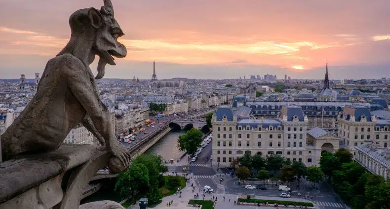 Horizonte de Paris, com monumentos à vista, ilustrando post de hotéis baratos em Paris