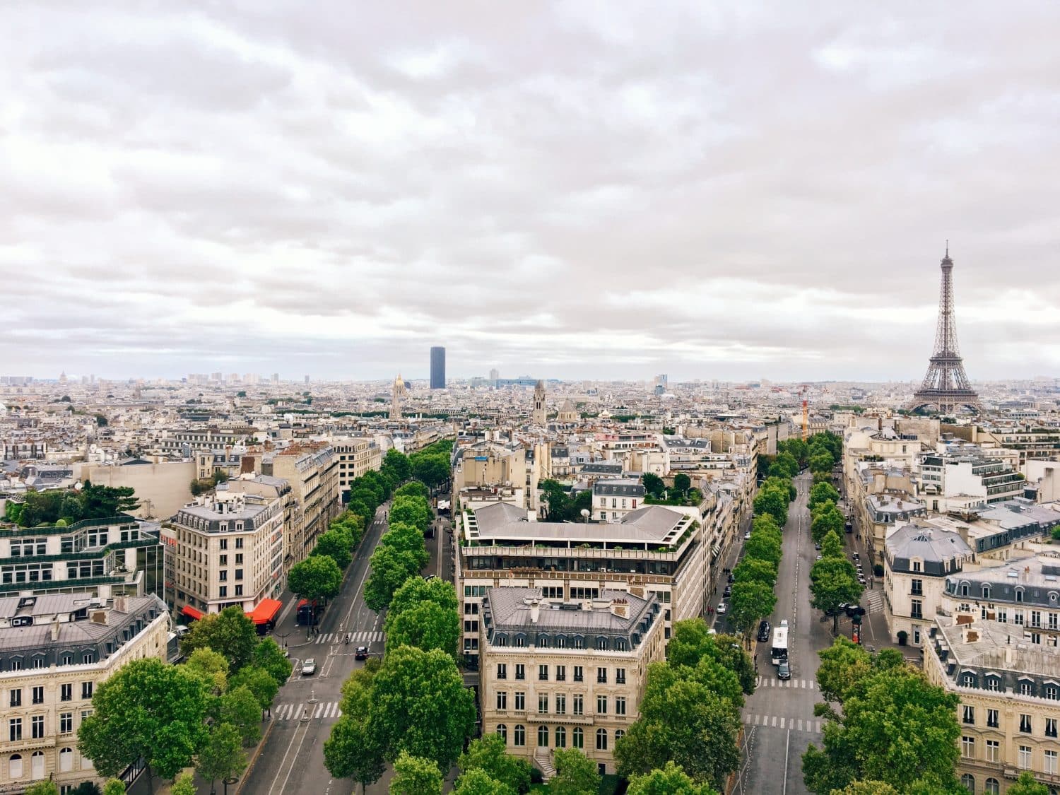 Vista a partir do Arco do Triunfo, ilustrando post sobre hotéis no centro de Paris