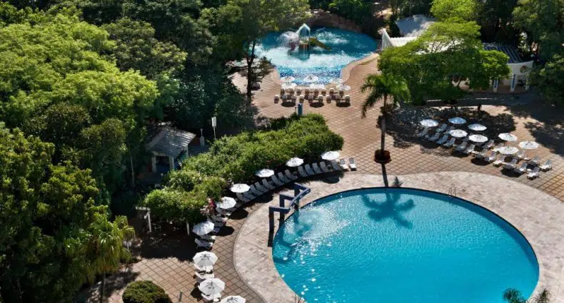 piscina do Bourbon Cataratas do Iguaçu Resort. Imagem ilustrando post Resorts em Foz do Iguaçu.