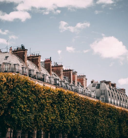 Telhado de edifícios típicos parisienses, como os Bed & Breakfast em Paris