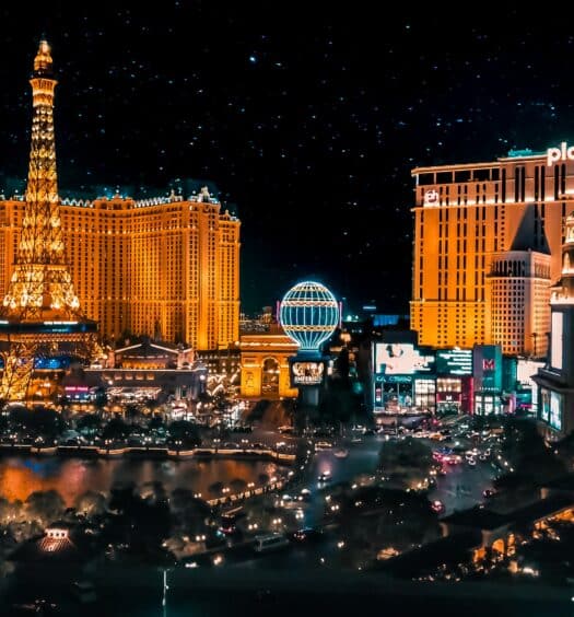 Hotéis iluminados em Las Vegas à noite, ilustrando post de Onde ficar em Las Vegas