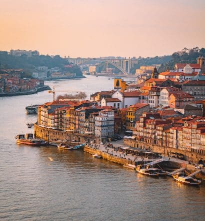 Parte da Ribeira, área da cidade do Porto nas margens do Douro, ilustrando post de hotéis no Porto
