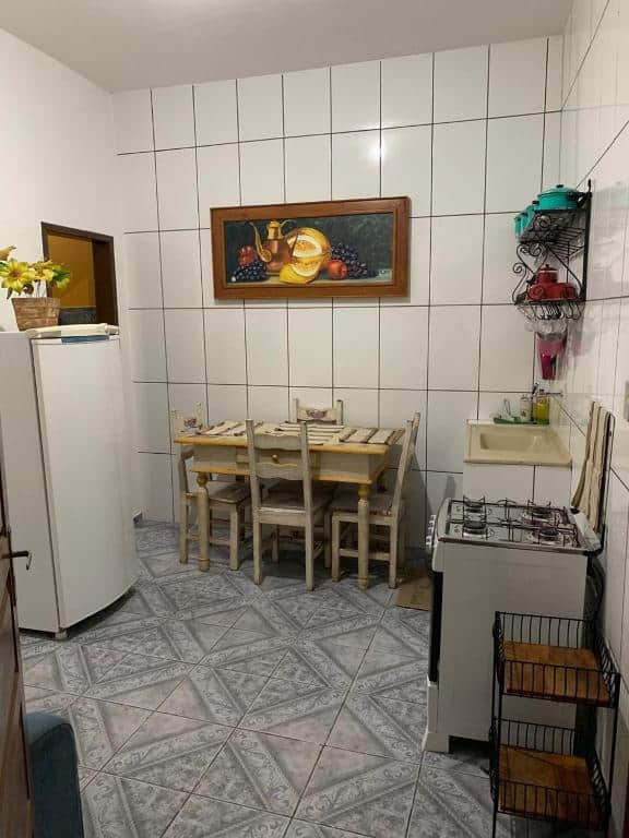 cozinha da casa temporada tiradentes uma opção de airbnb em Tiradentes