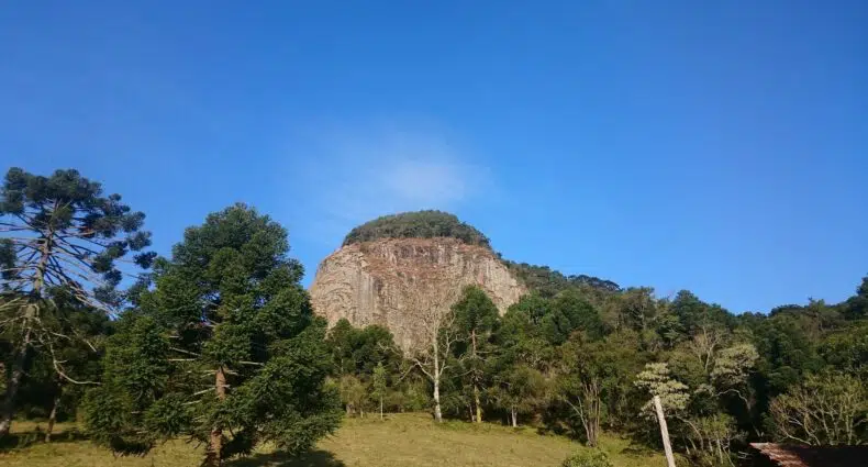 Pedra do Forno em Gonçalves Foto: Glauco FR via Pixabay