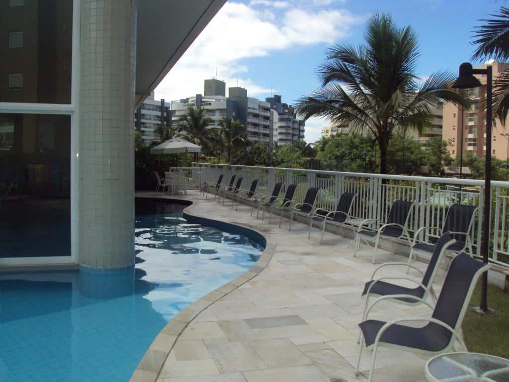 piscina sinousa da Apartamento Riviera Ilha da Madeira uma opção de airbnb na Riviera de São Lourenço