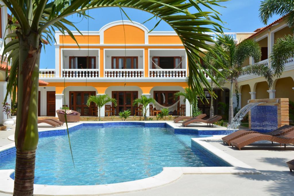Vista da piscina do Hotel Villa Beija Flor
